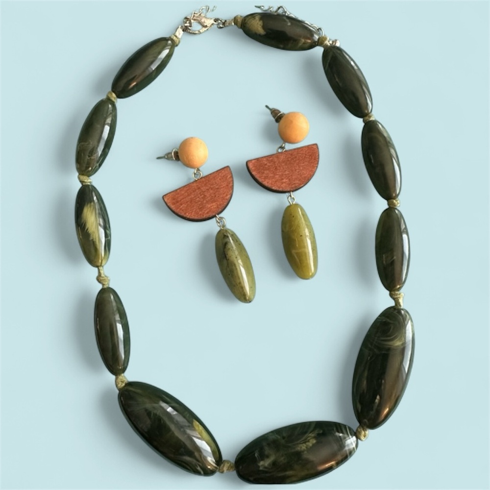 Elegant Green and Brown Jewelry Set